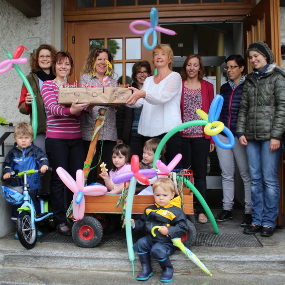 Initiative für Vereinbarkeit von Familie und Beruf - Überreichung der Unterschriften an die Gemeinde